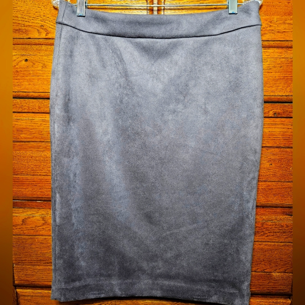 JOAN VASS NEW YORK Purple plush velvety skirt size M